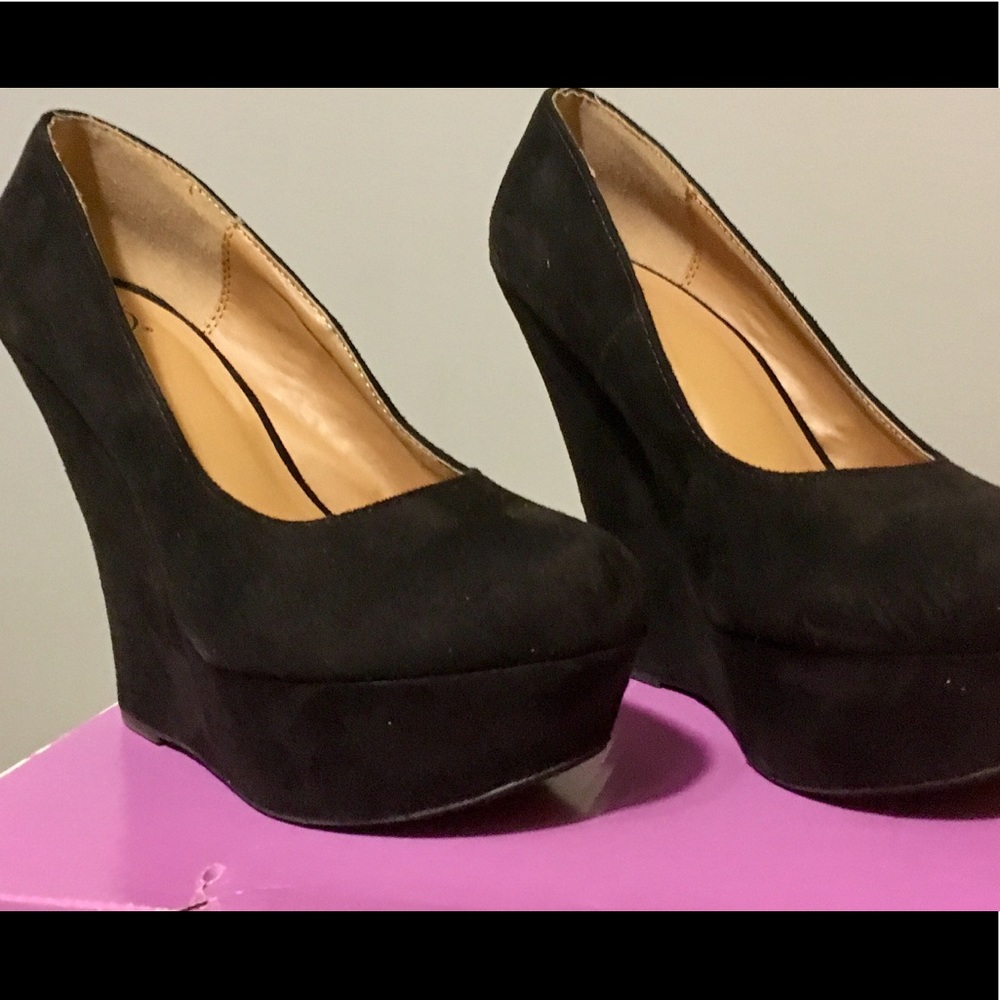 Delicious MEROZ High Platform Wedge Shoe - NIB!